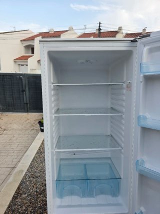 Frigorifero bianco con congelatore