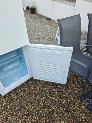 Frigorifero bianco con congelatore