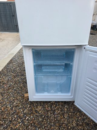 Frigorifero bianco con congelatore