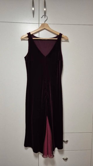 Vestido Terciopelo Morado berenjena. Marca Amitié.