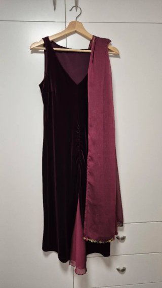 Vestido Terciopelo Morado berenjena. Marca Amitié.