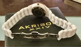 Reloj Akribos XXIV Blanco con Circonitas chapado