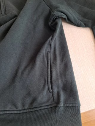 Sudadera verde con cremallera
