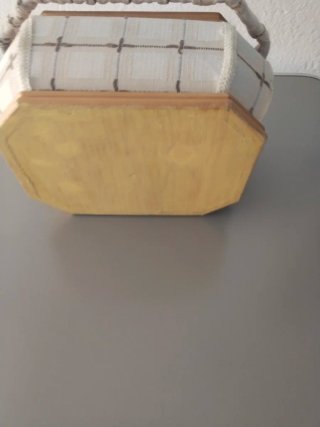 Costurero de tela y madera