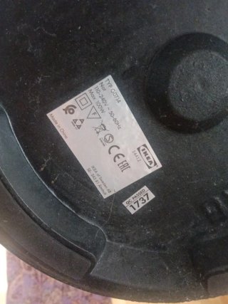 Lámpara de pie negra y blanca