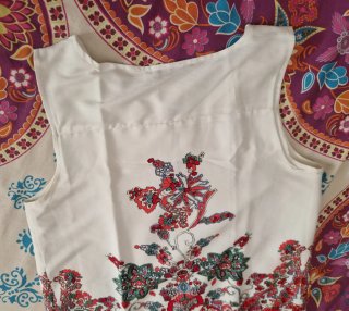 Vestido AMICHI blanco con estampado floral