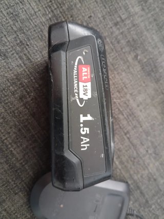Cargador y Batería Bosch PBA 18V 1.5Ah
