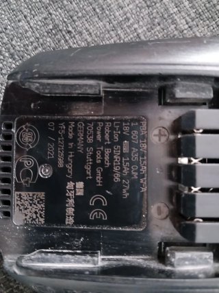 Cargador y Batería Bosch PBA 18V 1.5Ah