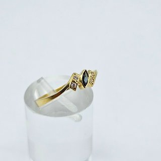 Anillo de oro de 18k con piedras. Peso 1,80gr T-14