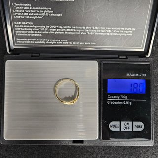 Anillo de oro de 18k con piedras. Peso 1,80gr T-14