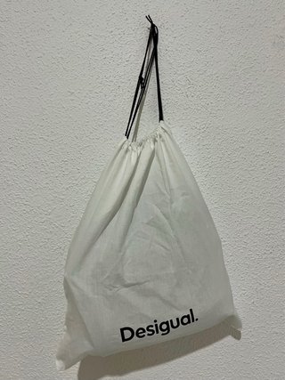 Bolso Desigual 100% piel negro acolchado