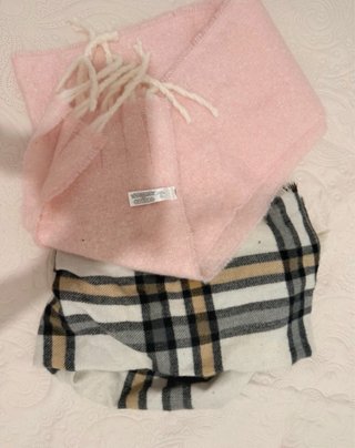 Bufanda rosa y pañuelo stradivarius, primark