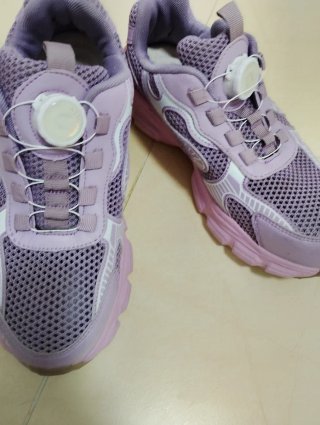Zapatos de seguridad morados y rosas