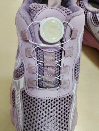 Zapatos de seguridad morados y rosas