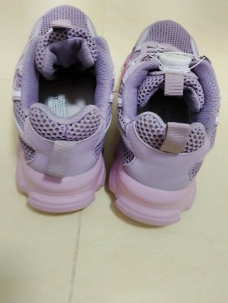 Zapatos de seguridad morados y rosas