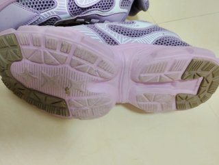 Zapatos de seguridad morados y rosas