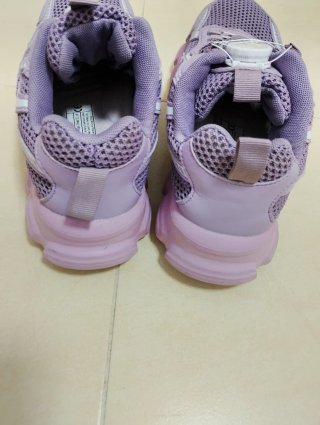 Zapatos de seguridad morados y rosas