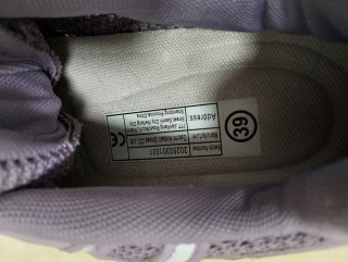 Zapatos de seguridad morados y rosas
