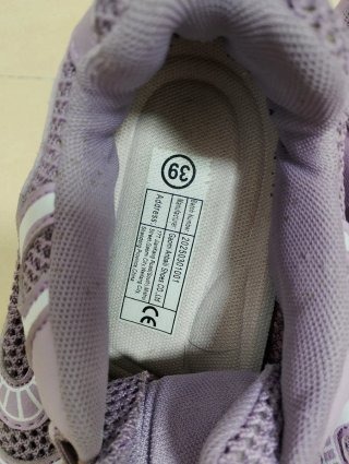 Zapatos de seguridad morados y rosas