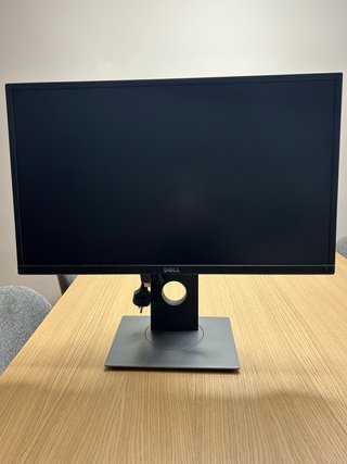 Pantalla Dell Negra y Plateada