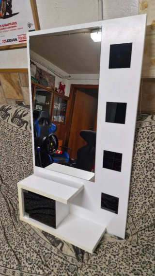 Mueble recibidor blanco y negro