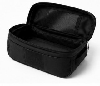 Bolso negro deportivo.