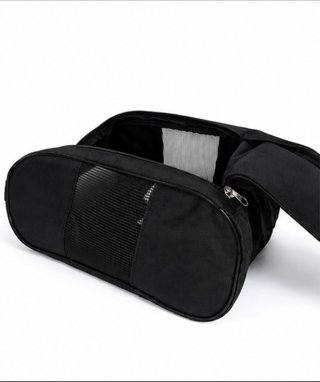 Bolso negro deportivo.