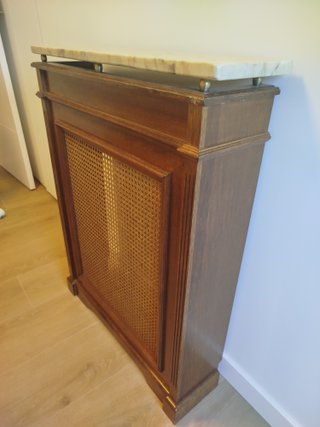 Cubre radiador madera con repisa mármol