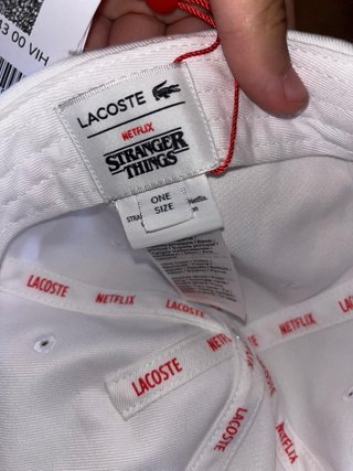 Gorra Lacoste x Stranger Things Blanca