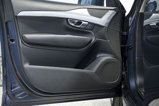 Volvo XC90   2.0 T8 AWD Core Recharge Auto