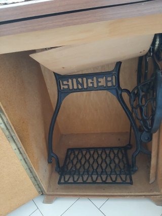 Máquina de coser Singer antigua