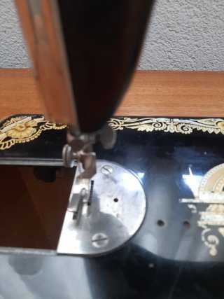 Máquina de coser Singer antigua