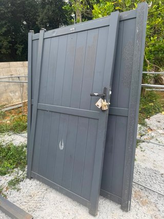 Portón 3m + Puerta Peatonal 1.80m
