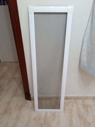 Mosquitera blanca para ventana