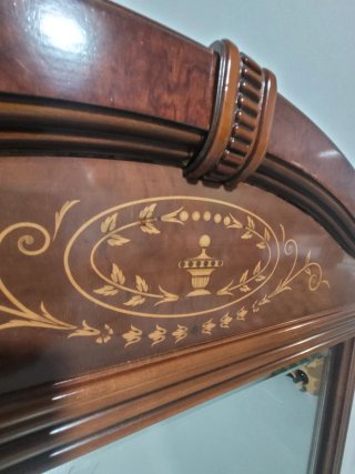 Espejo grande de madera
