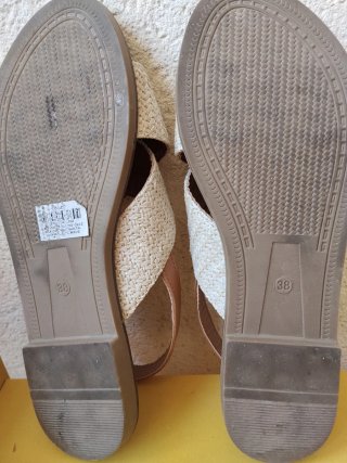 Sandalias Beige y Marrón Talla 36