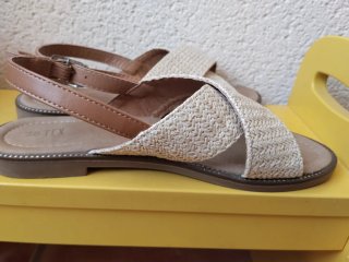 Sandalias Beige y Marrón Talla 36