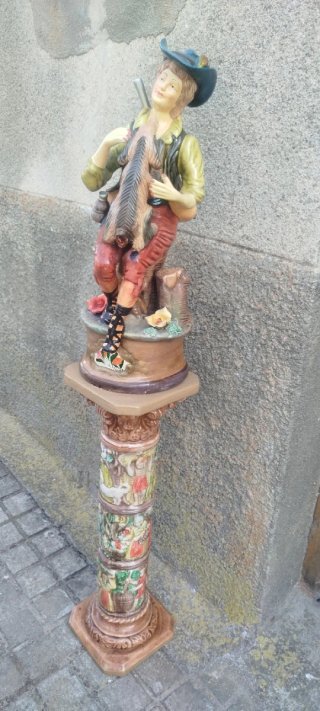 Figura de cazador con perro y escopeta7