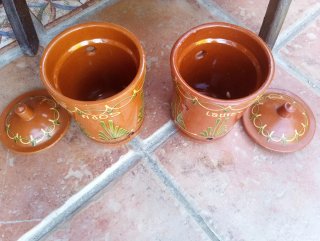 Botes Cerámica Antiguos Ajos y Laurel