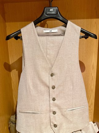 Traje JVZ Beige Talla M Chaleco Incluido