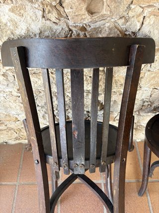 Juego de 2 sillas de madera oscuras