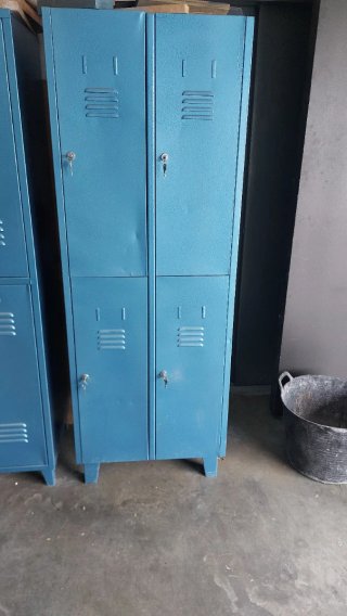 Taquillas metálicas azules