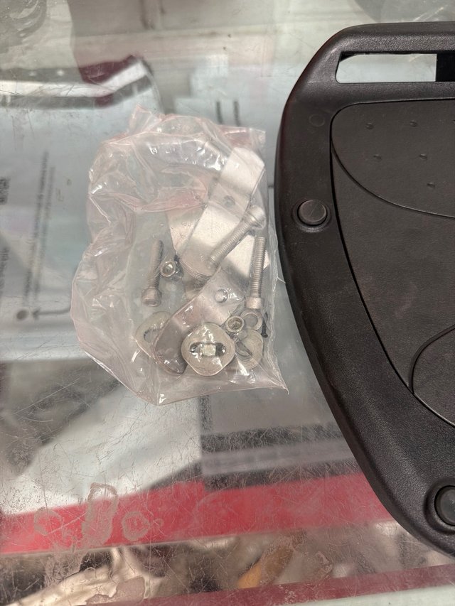 Parrilla Givi Z113bkit