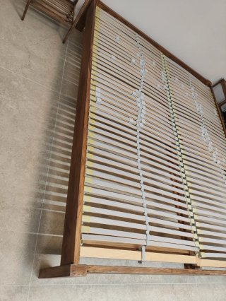 Cama 160x200 con cabecero y mesitas