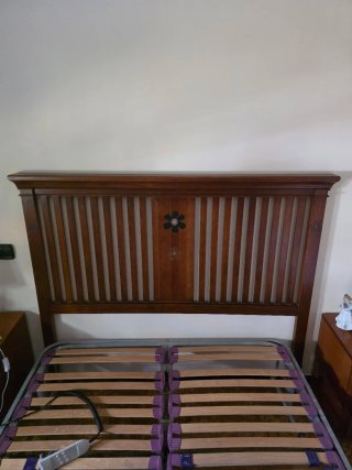 Cama con mando elevable, mas colchon y cabecero.
