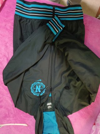 Sudadera Nike con capucha y logo