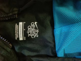 Sudadera Nike con capucha y logo
