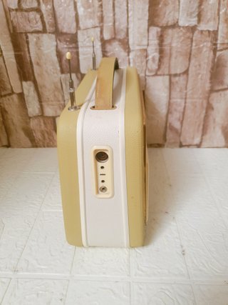 Radio antigua transistor vintage época baquelita