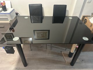 Mesa cristal y  acero negra