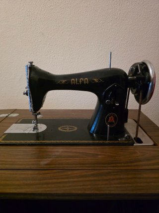 Máquina de coser Alfa retro